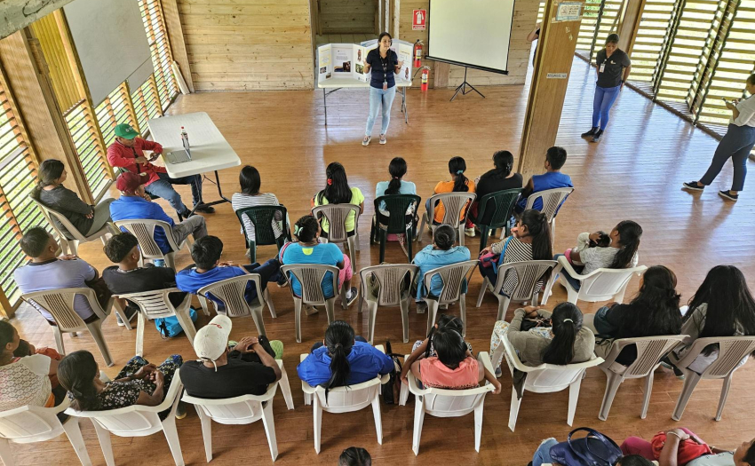 El personal del IMAS de la oficina Local de Turrialba, realizó una gira de atención en los territorios indígenas de Chirripó, en donde se atendió a las poblaciones de Grano de Oro, Alto Pacuare y Quetzal, como parte de la VIII feria de la salud “Me quiero por eso me cuido”.
